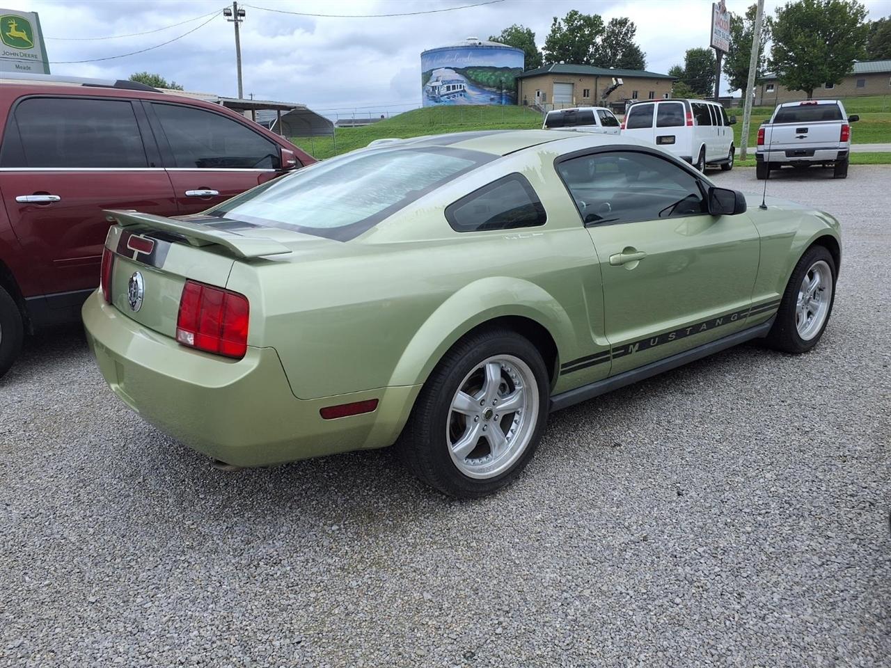 Ford Mustang 2dr Cpe Premium 2005