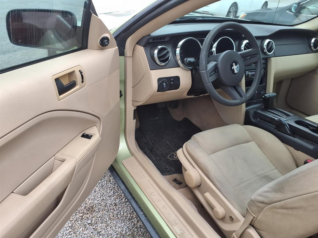 Ford Mustang 2dr Cpe Premium 2005