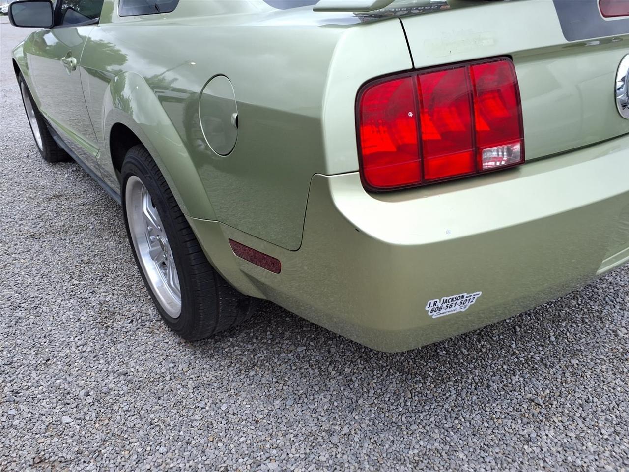 Ford Mustang 2dr Cpe Premium 2005