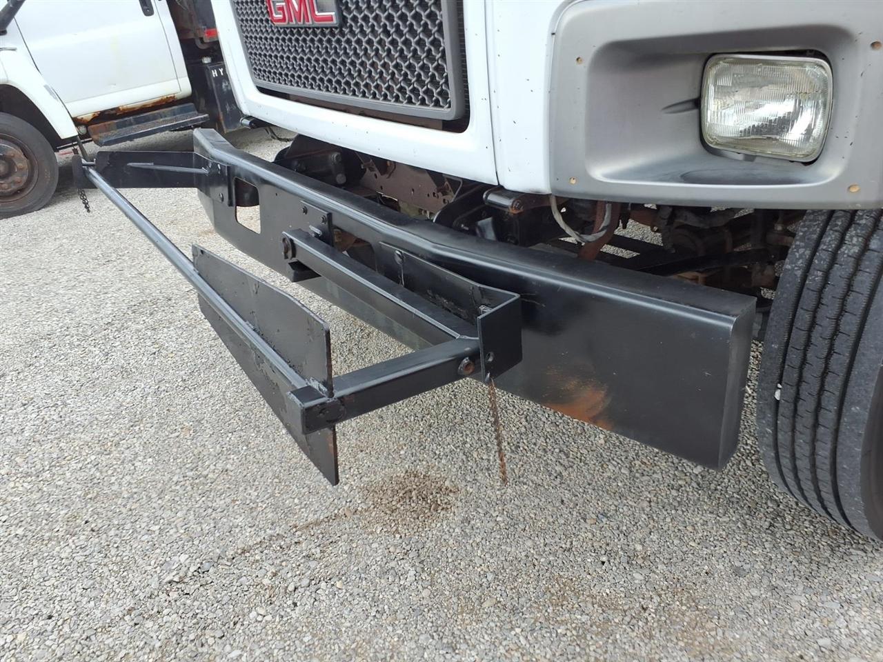 GMC TC6500 Regular Cab 2008