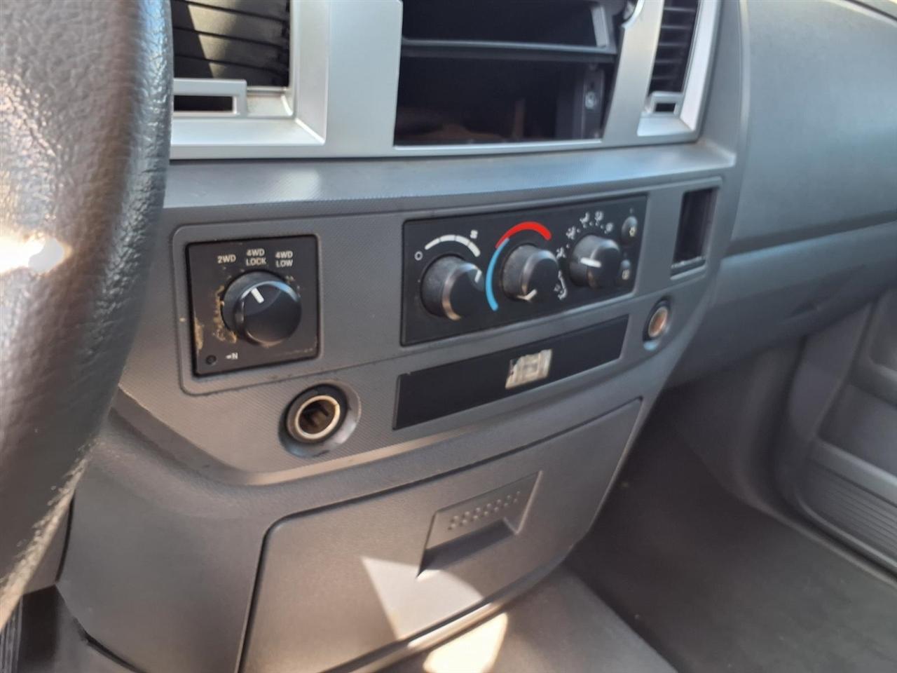 Dodge Ram 1500 4WD Quad Cab 140.5" SLT 2008
