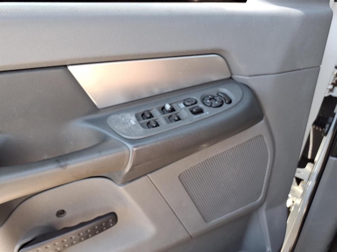 Dodge Ram 1500 4WD Quad Cab 140.5" SLT 2008