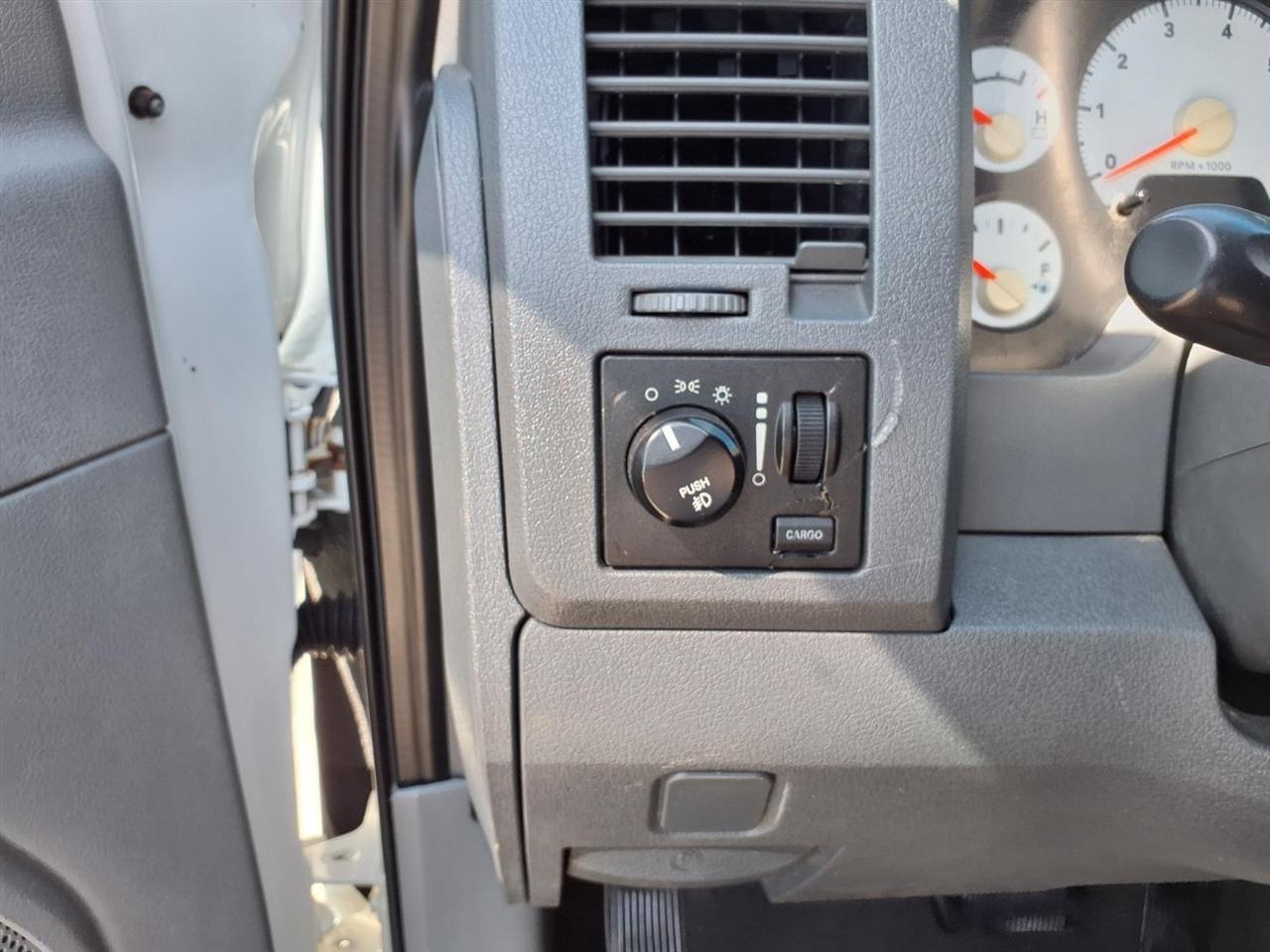 Dodge Ram 1500 4WD Quad Cab 140.5" SLT 2008