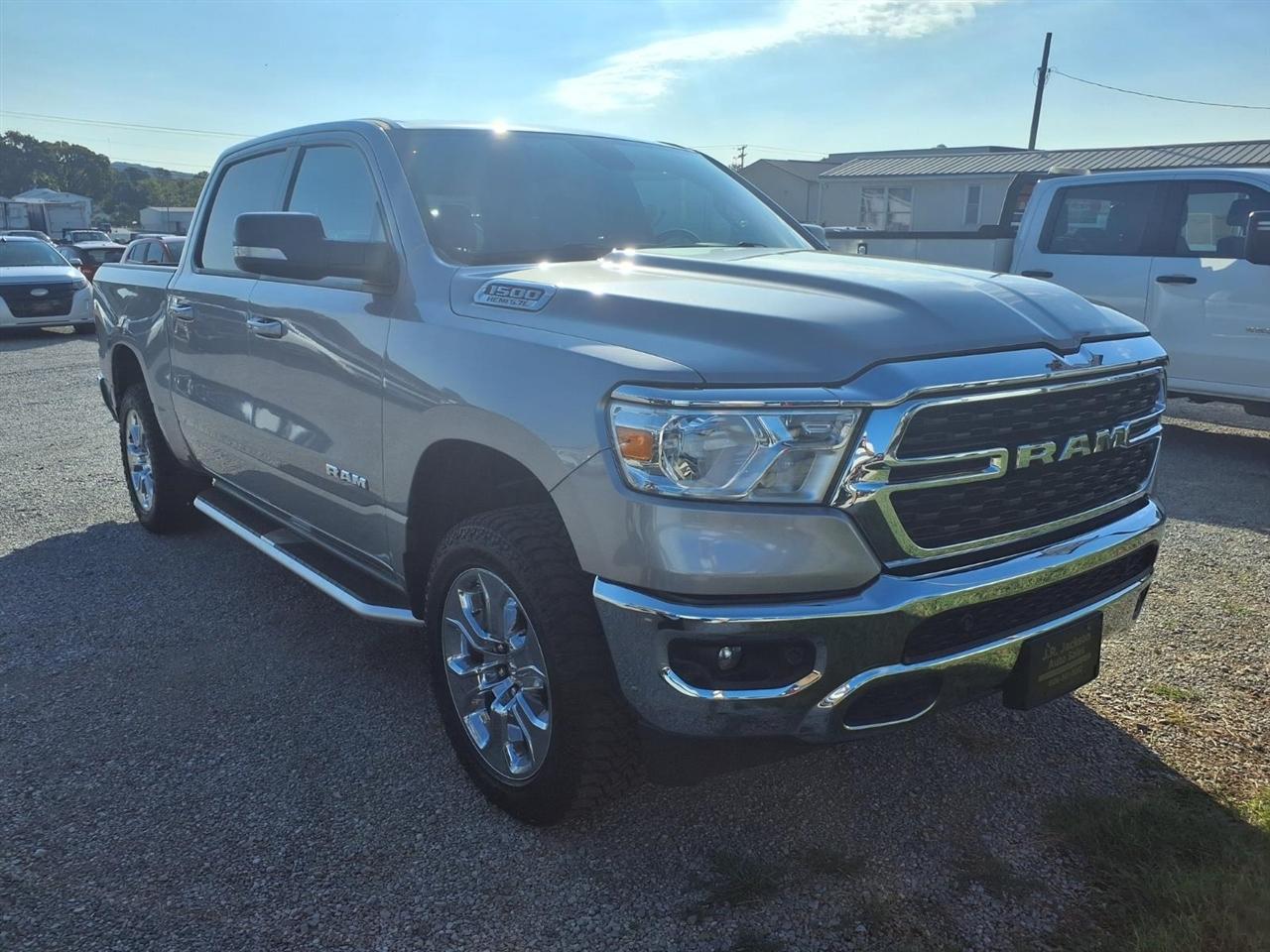 RAM 1500 Big Horn 4x4 Crew Cab 5'7" Box 2022