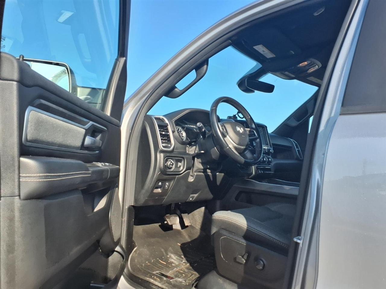 RAM 1500 Big Horn 4x4 Crew Cab 5'7" Box 2022