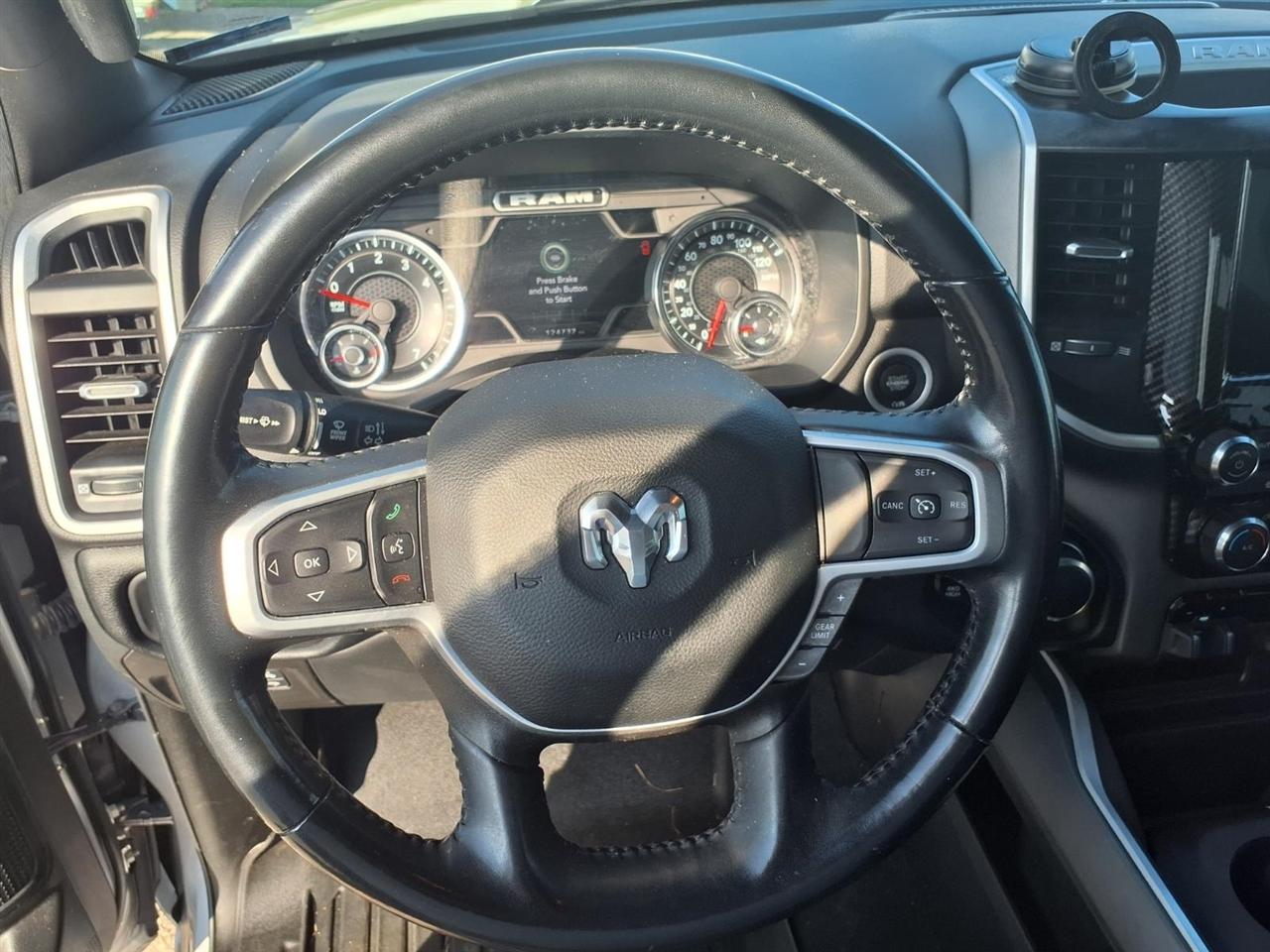 RAM 1500 Big Horn 4x4 Crew Cab 5'7" Box 2022