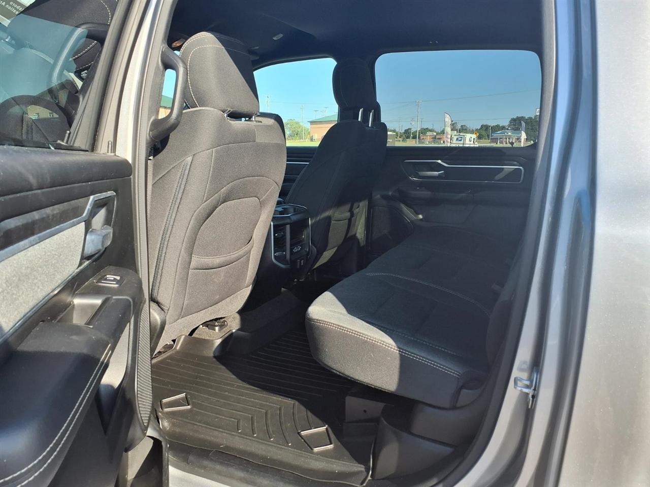 RAM 1500 Big Horn 4x4 Crew Cab 5'7" Box 2022