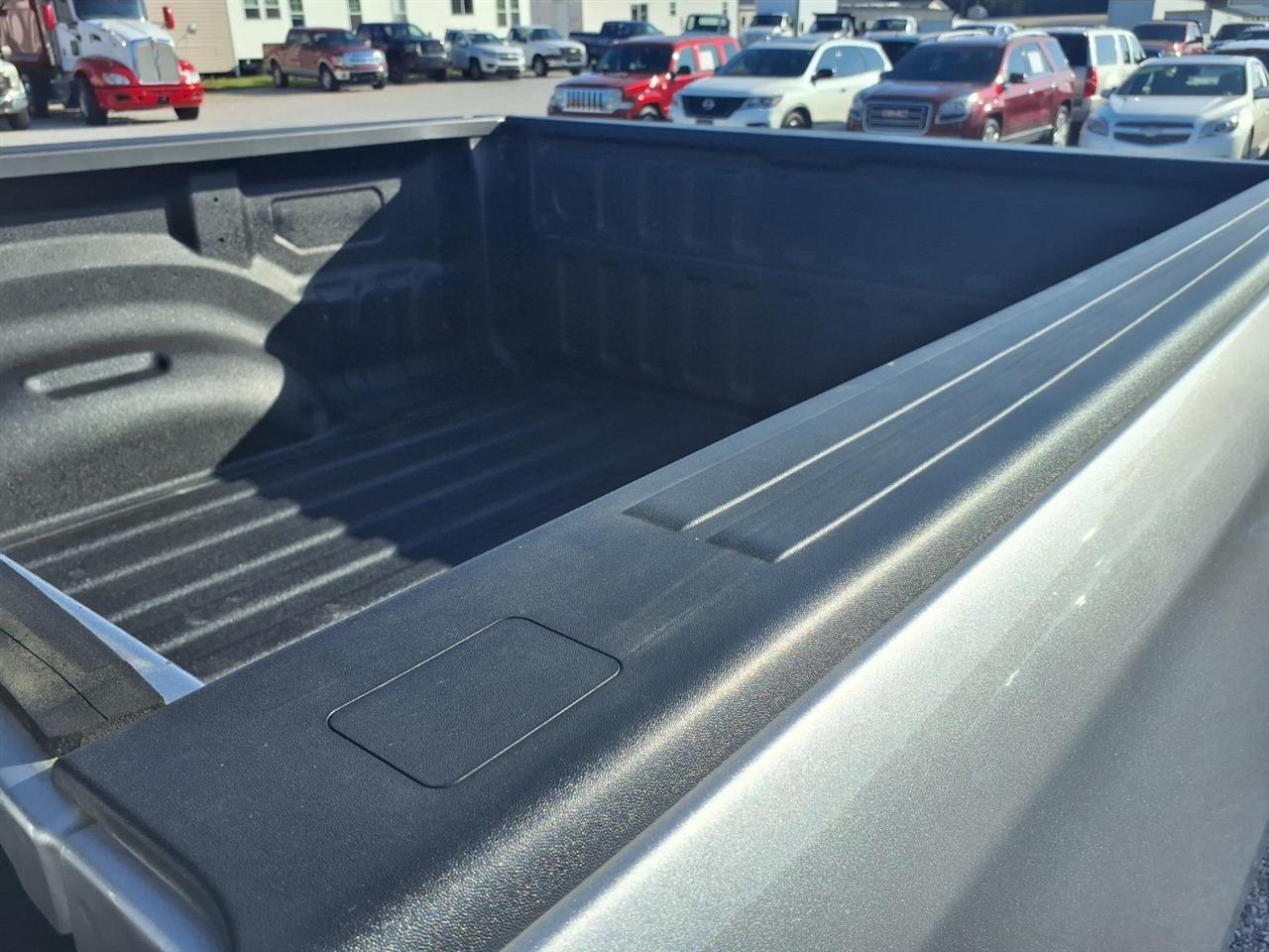 RAM 1500 Big Horn 4x4 Crew Cab 5'7" Box 2022
