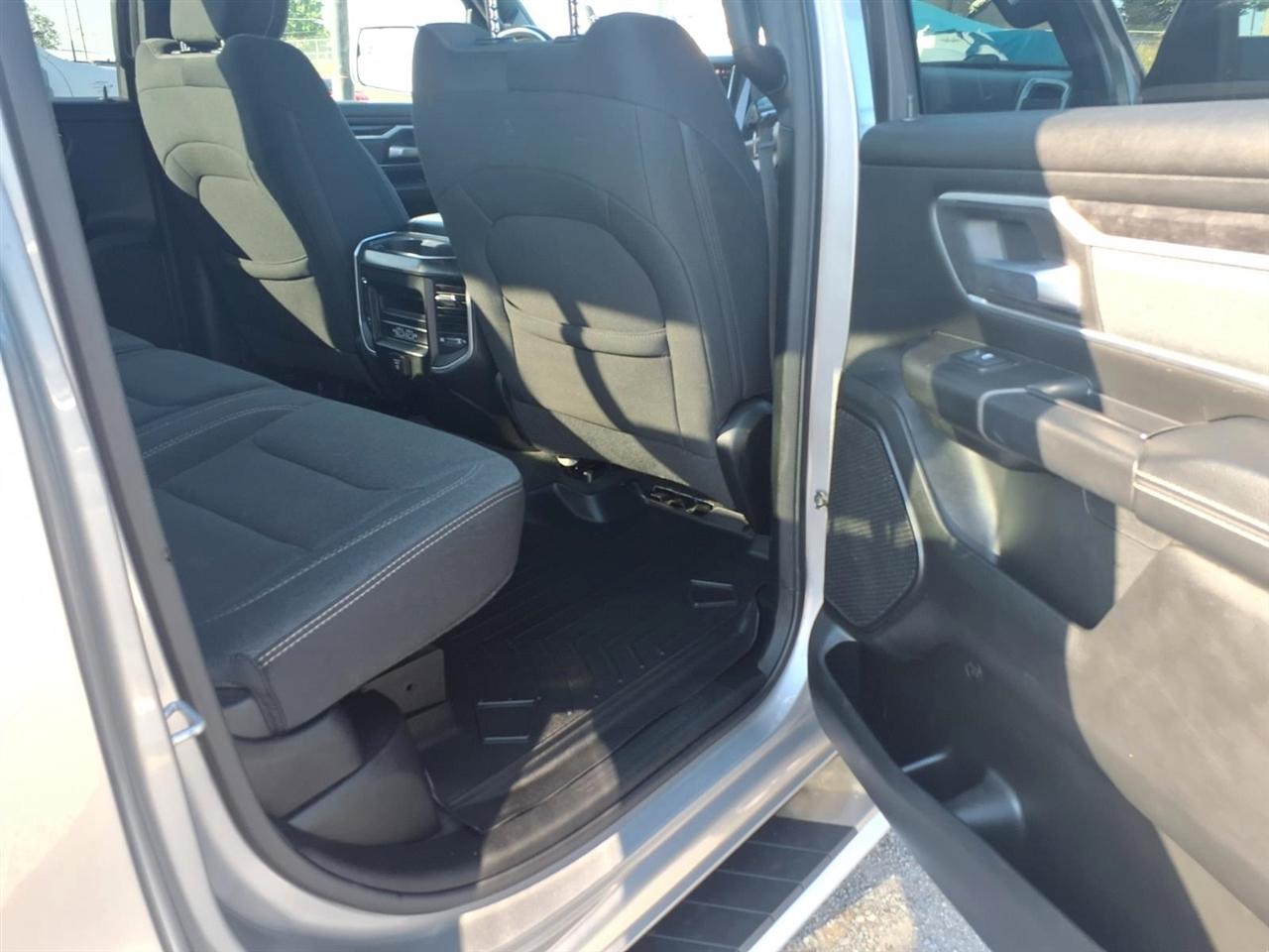 RAM 1500 Big Horn 4x4 Crew Cab 5'7" Box 2022