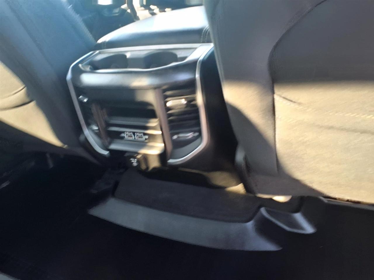 RAM 1500 Big Horn 4x4 Crew Cab 5'7" Box 2022