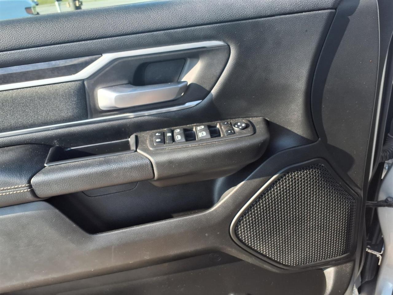 RAM 1500 Big Horn 4x4 Crew Cab 5'7" Box 2022