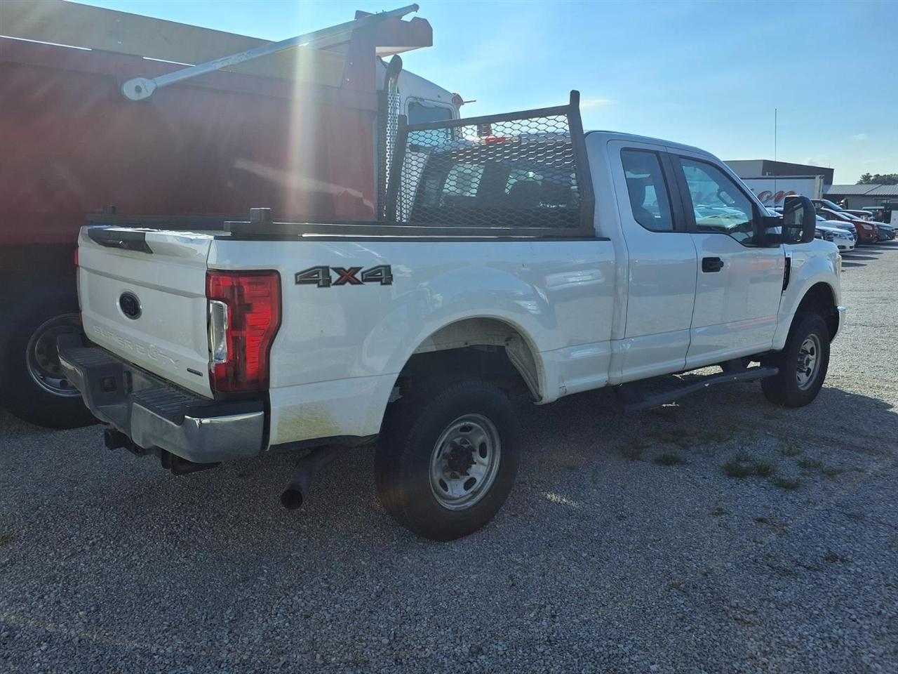 Ford Super Duty F-250 SRW Lariat 4WD SuperCab 8' Box 2017