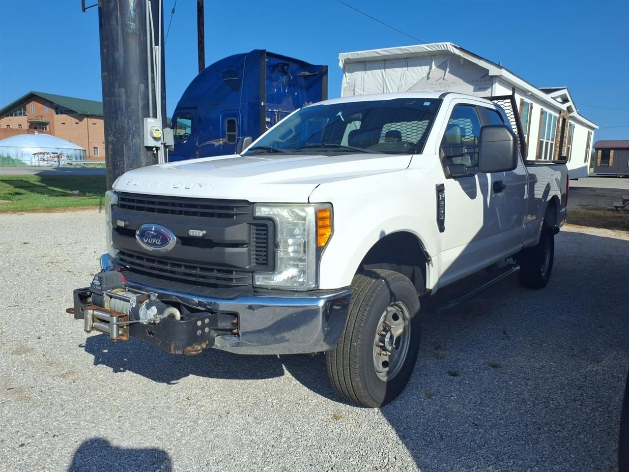Ford Super Duty F-250 SRW Lariat 4WD SuperCab 8' Box 2017
