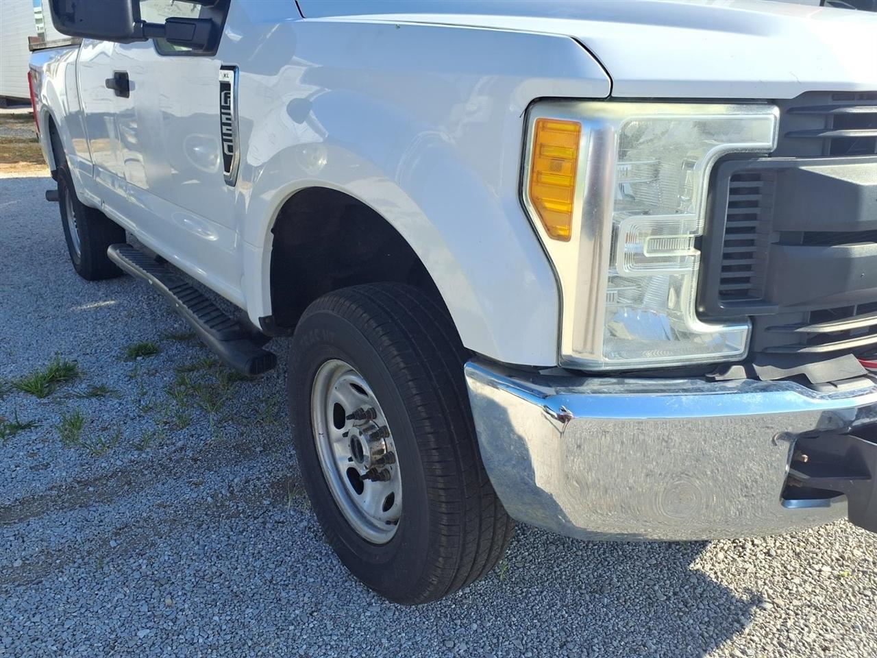 Ford Super Duty F-250 SRW Lariat 4WD SuperCab 8' Box 2017