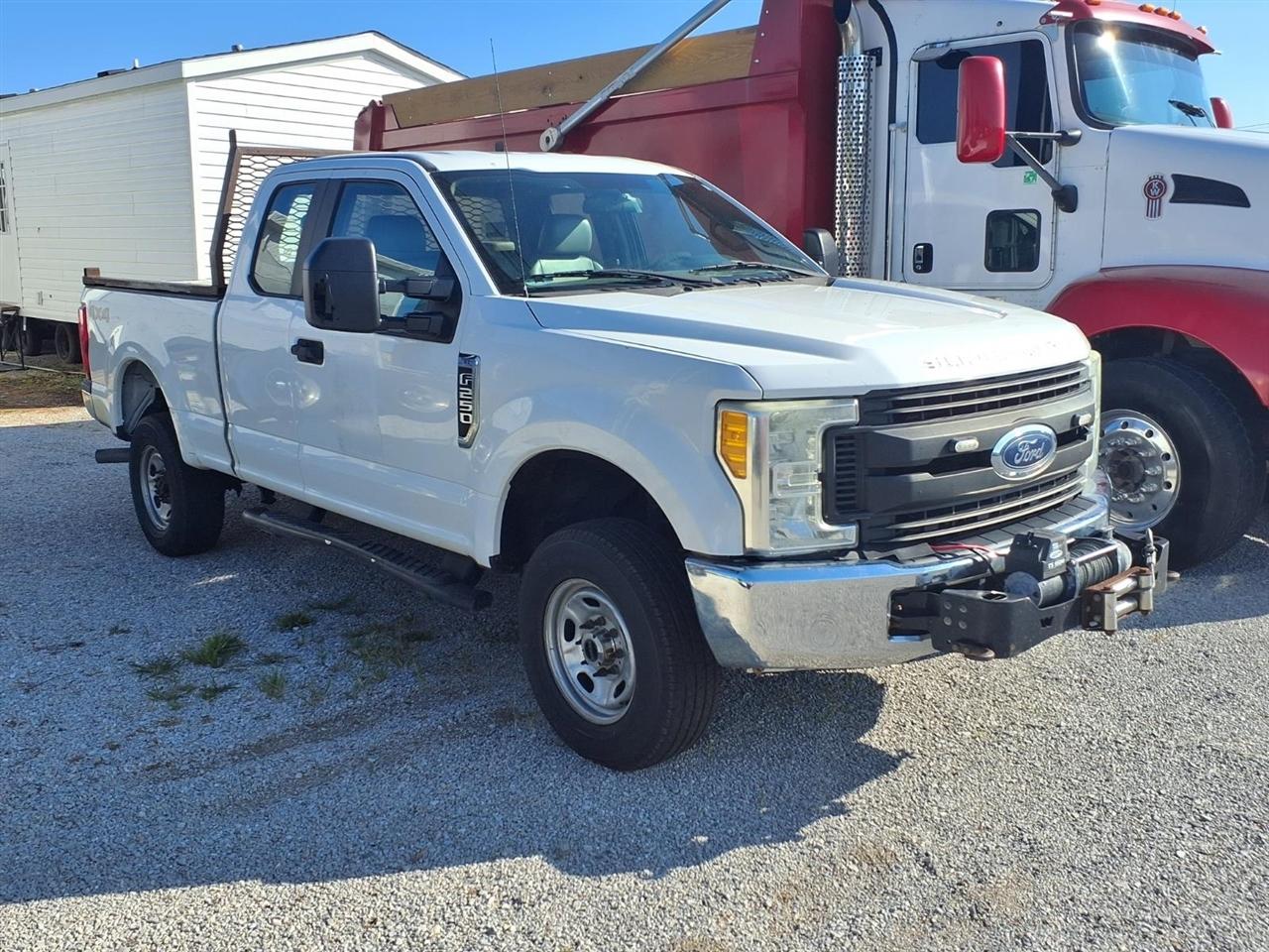 Ford Super Duty F-250 SRW Lariat 4WD SuperCab 8' Box 2017
