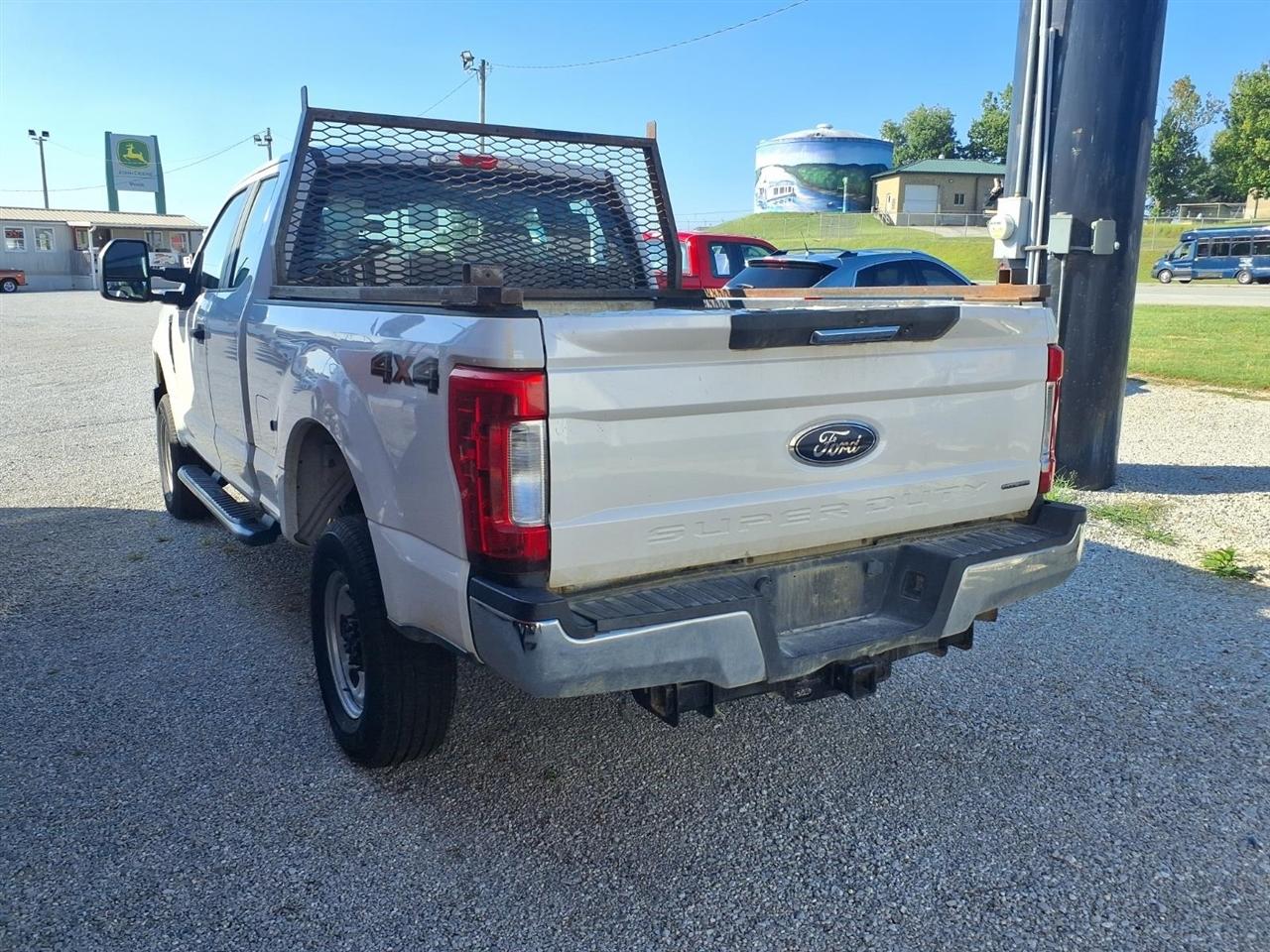 Ford Super Duty F-250 SRW Lariat 4WD SuperCab 8' Box 2017