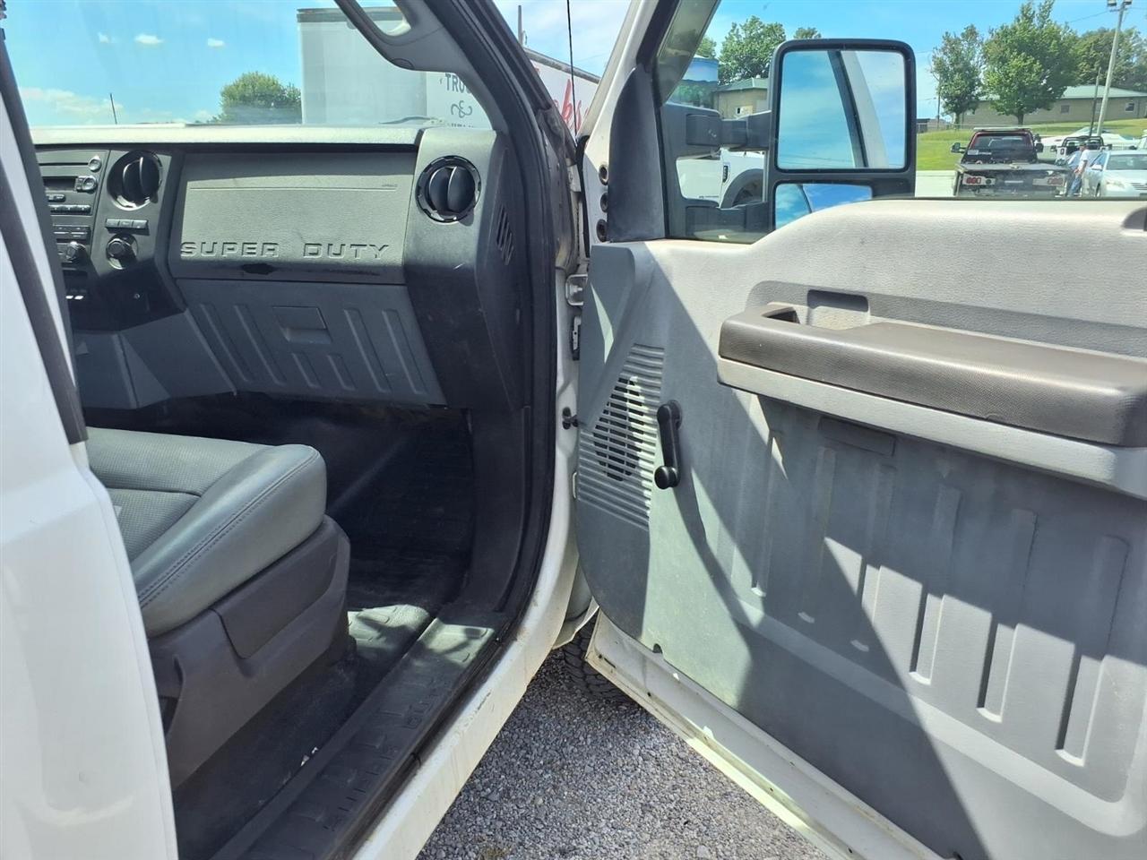 Ford Super Duty F-250 SRW 4WD Reg Cab 137" XLT 2012