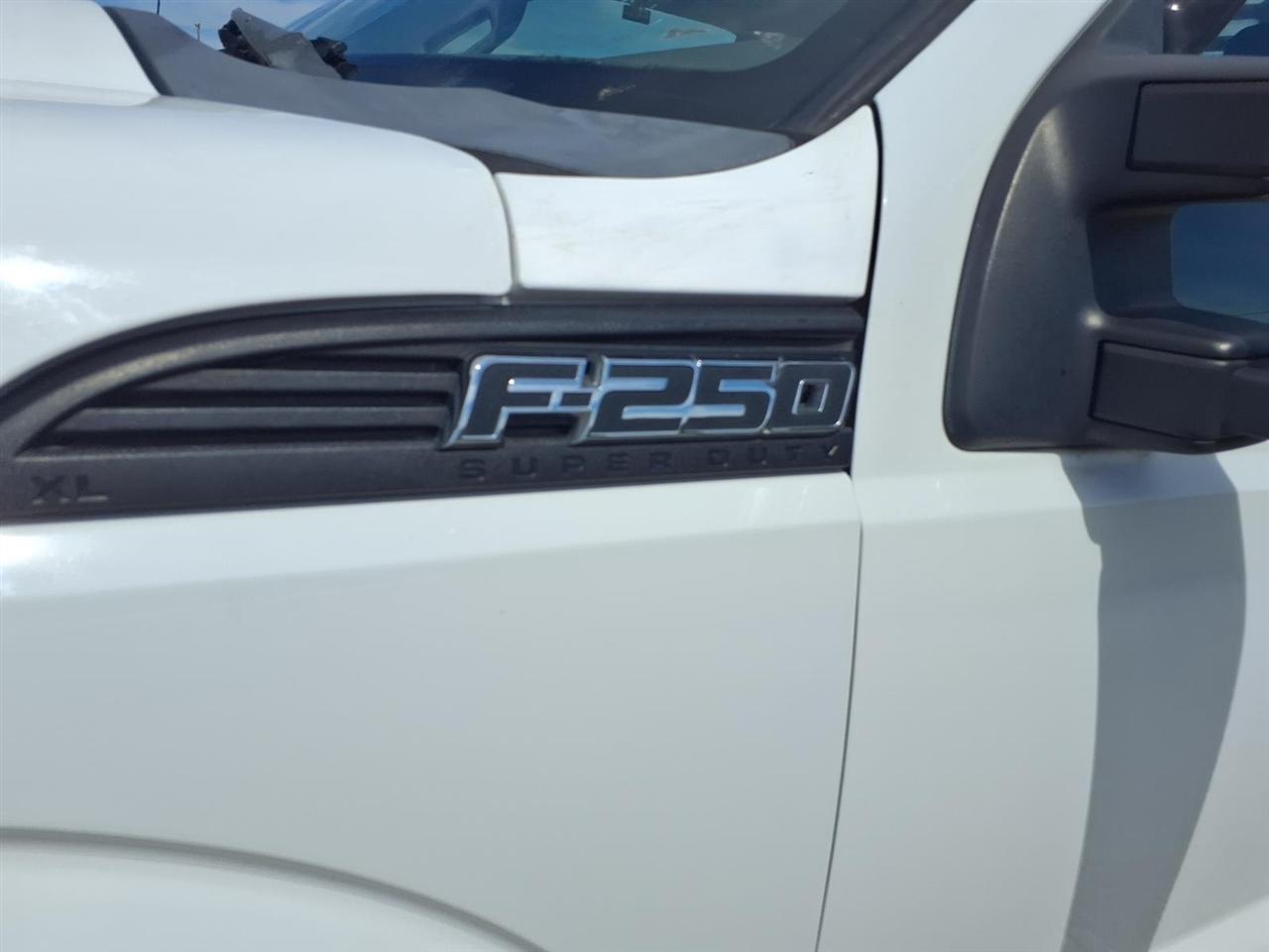 Ford Super Duty F-250 SRW 4WD Reg Cab 137" XLT 2012