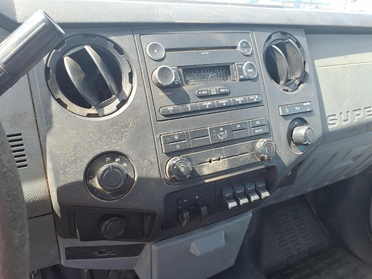 Ford Super Duty F-250 SRW 4WD Reg Cab 137" XLT 2012