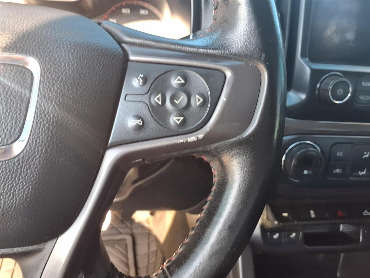 GMC Canyon 4WD Crew Cab 128.3" SLE 2015