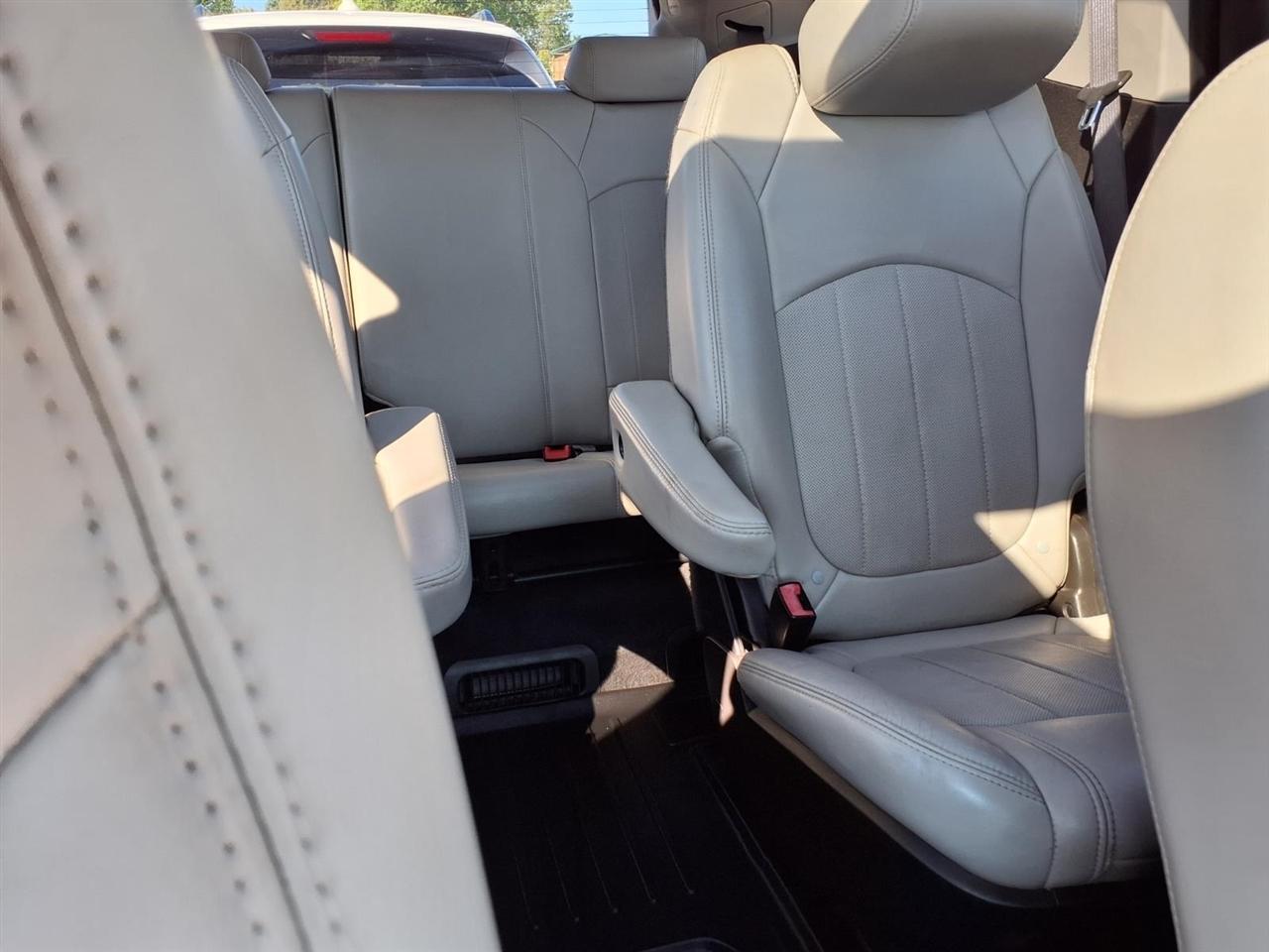 Chevrolet Traverse FWD 4dr LTZ 2012