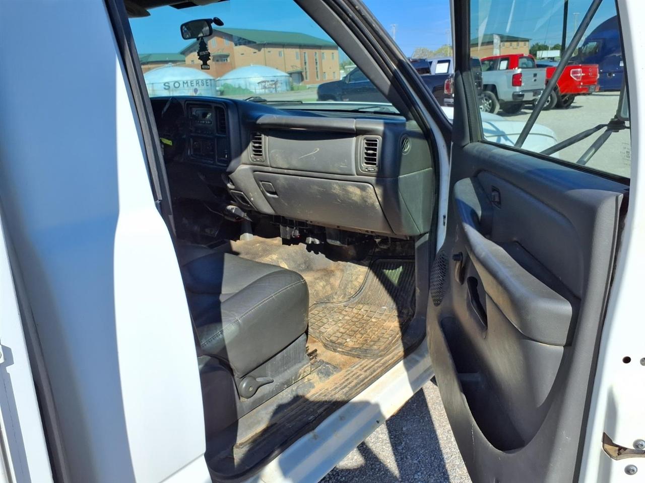 Chevrolet Silverado 3500 Classic 4WD Reg Cab 161.5" WB, 84.9" CA WT 2007