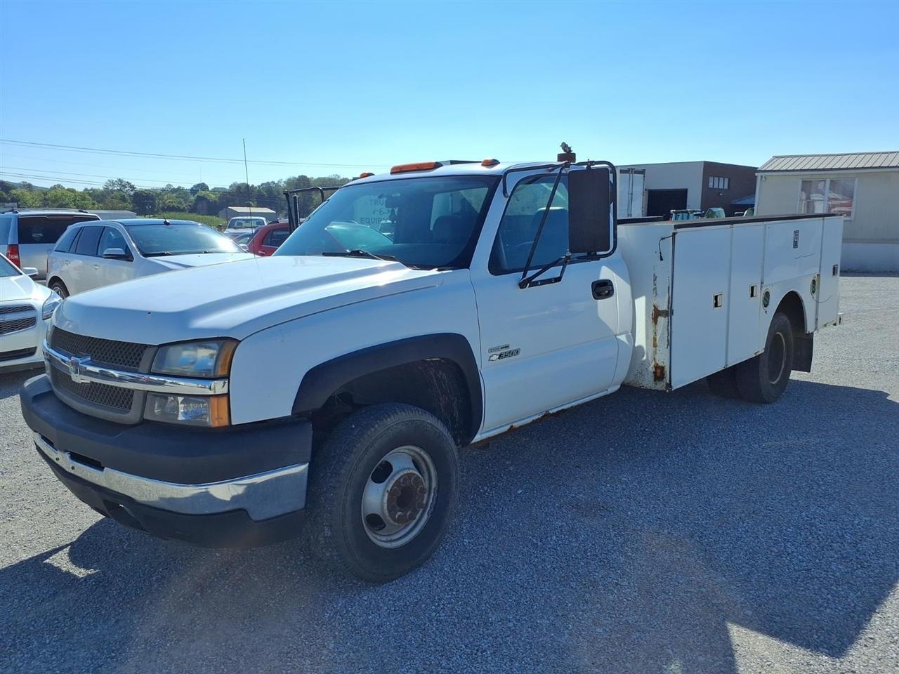 2007 Chevrolet Silverado 3500 Classic 4WD Reg Cab 161.5" WB, 84.9" CA WT
