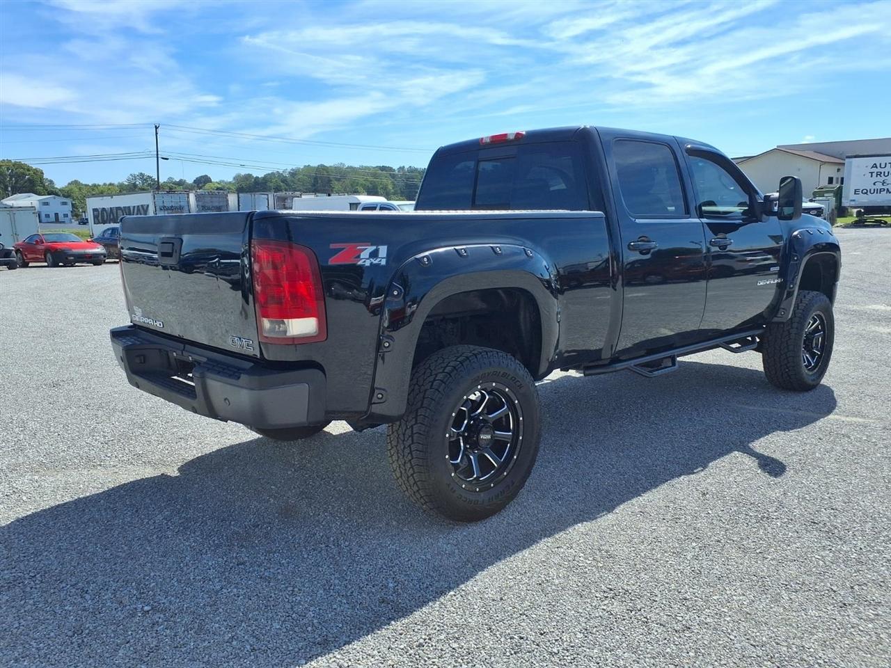 GMC Sierra 2500HD 4WD Crew Cab 153" SLT 2008