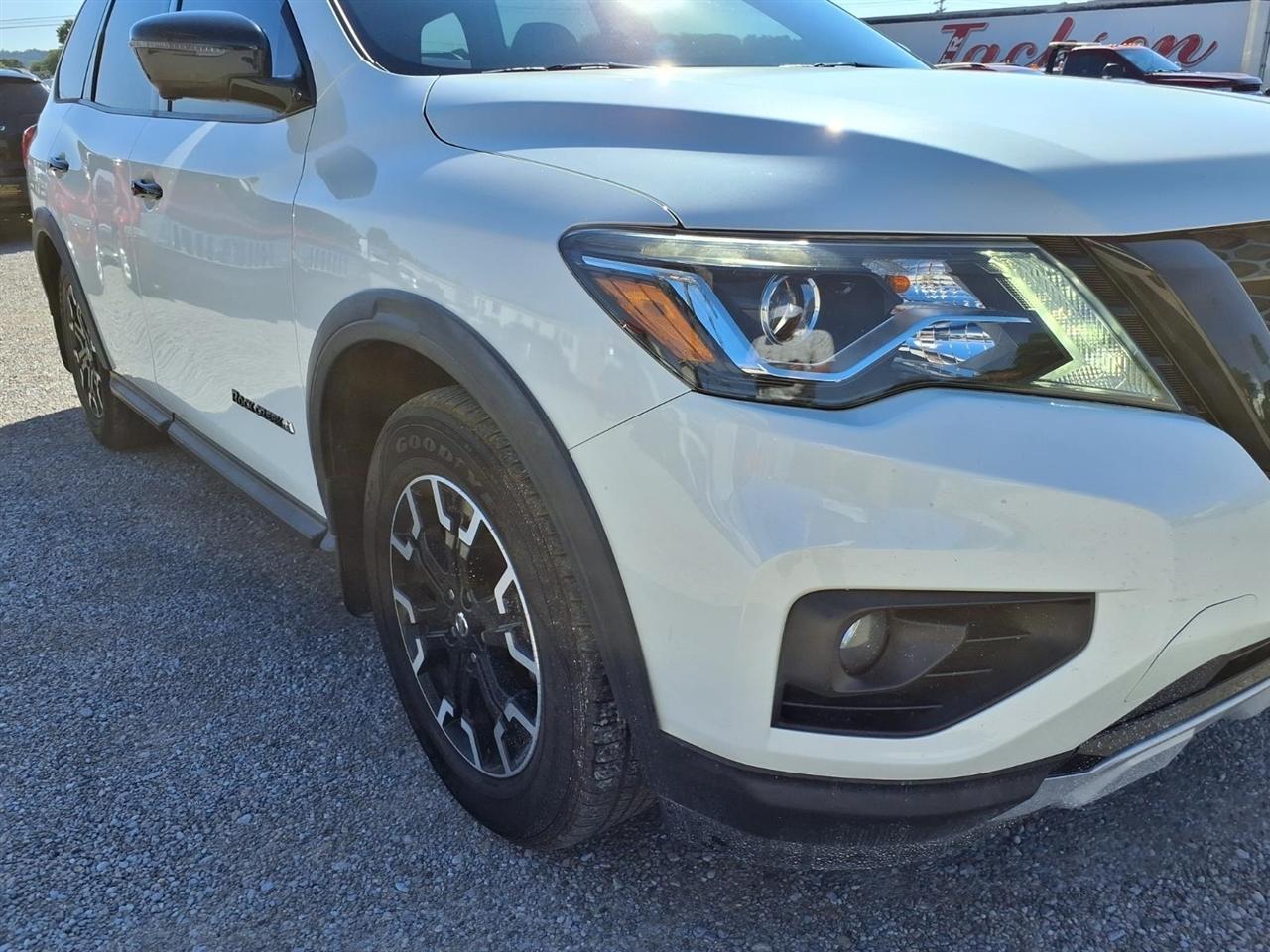 Nissan Pathfinder FWD SL 2020