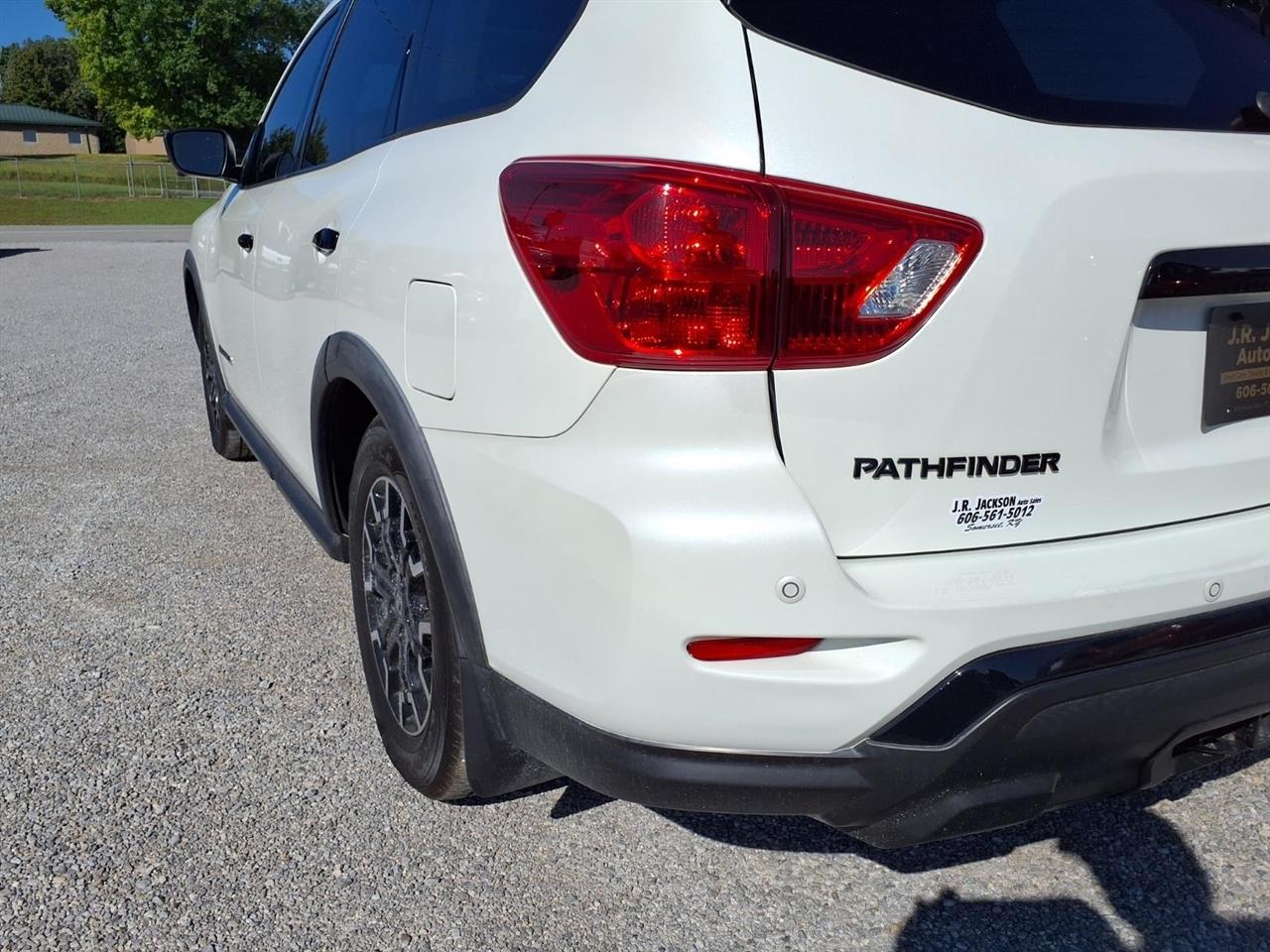 Nissan Pathfinder FWD SL 2020
