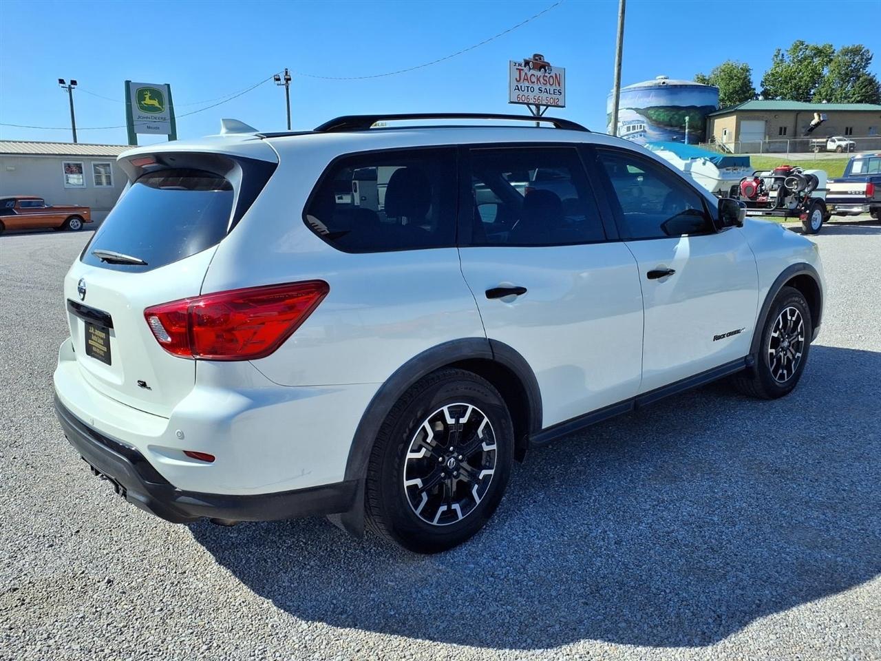 Nissan Pathfinder FWD SL 2020