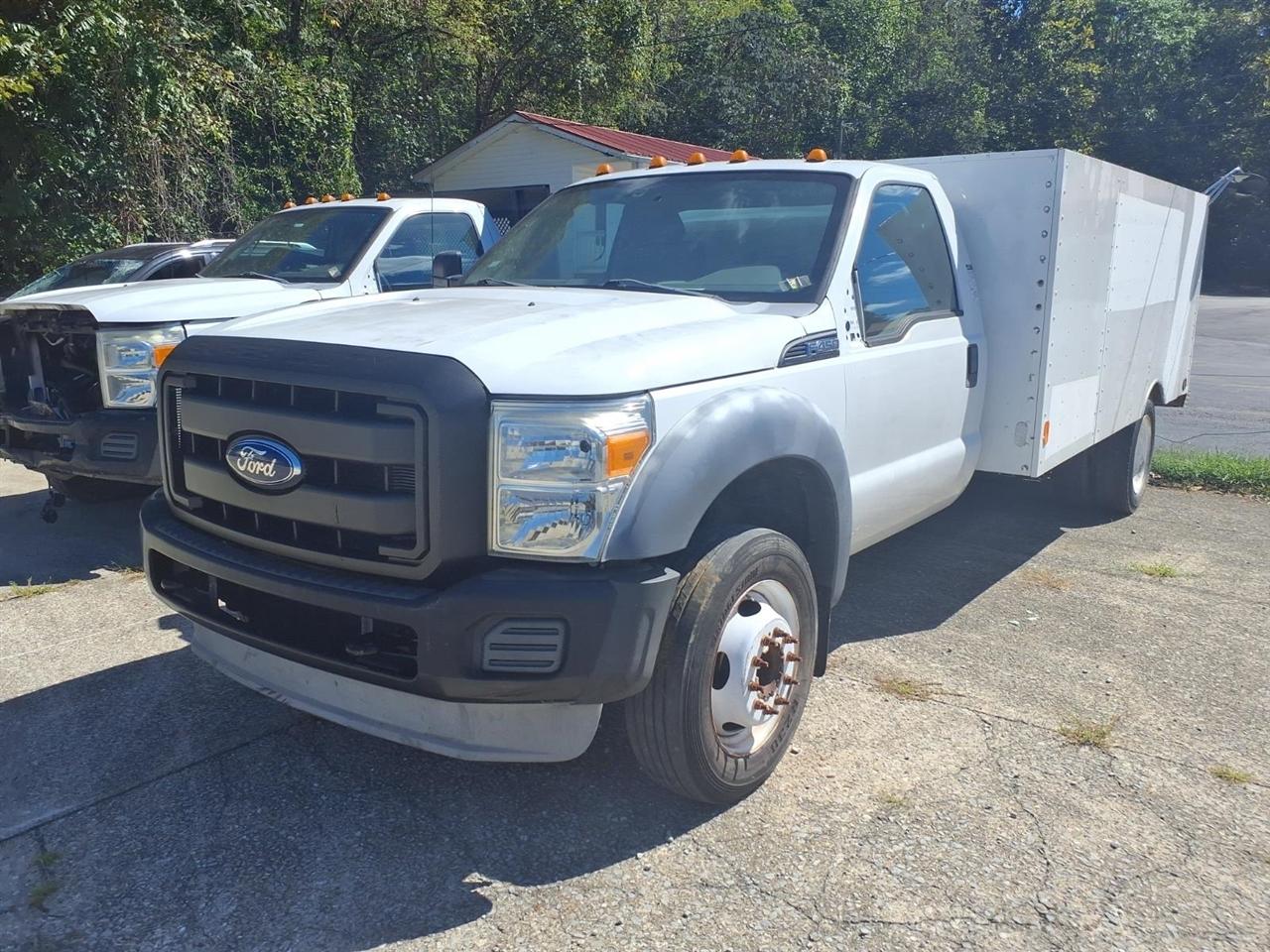 Ford Super Duty F-450 DRW 2WD Reg Cab 141" WB 60" CA XLT 2011