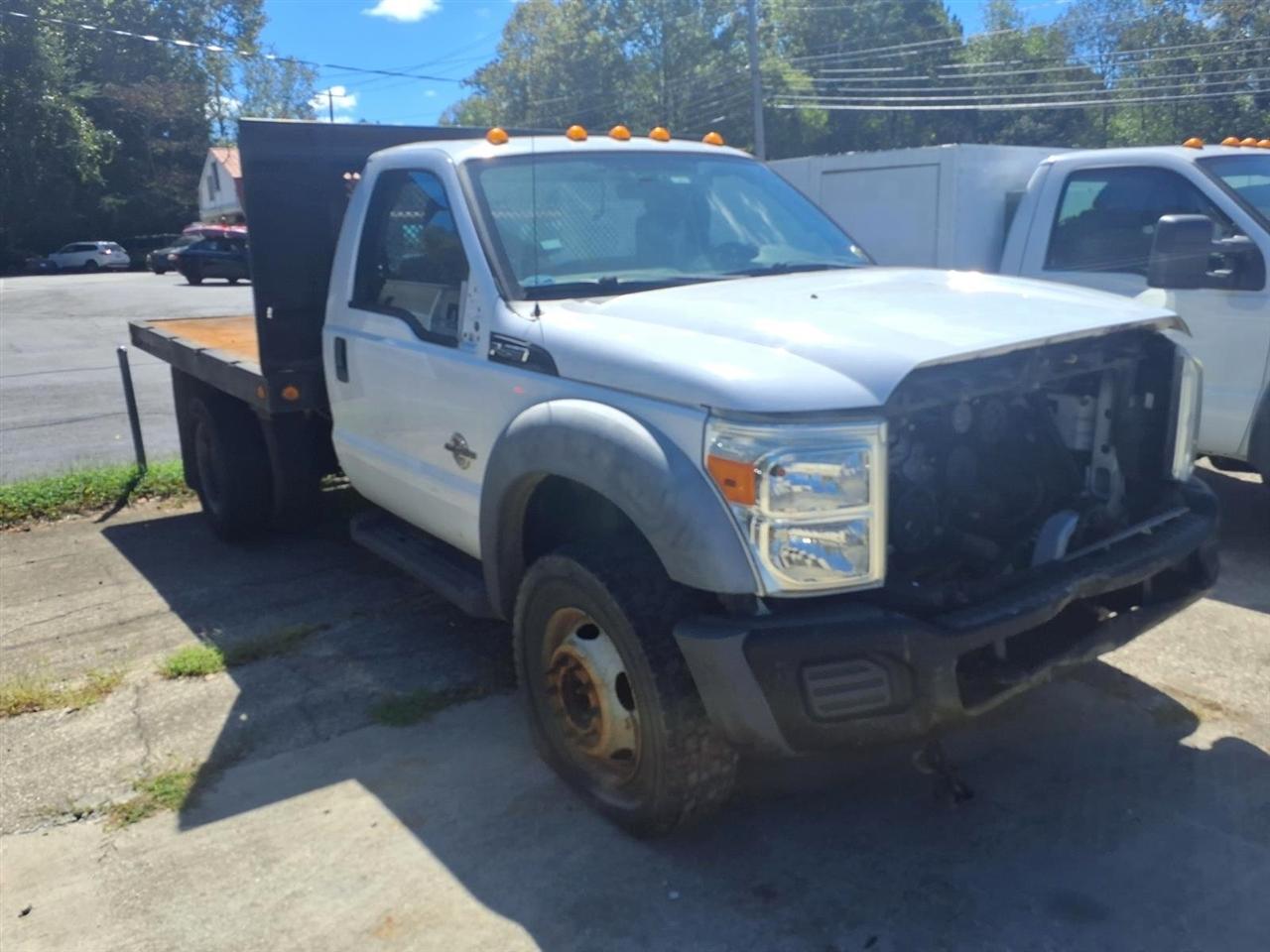 Ford Super Duty F-450 DRW 2WD Reg Cab 141" WB 60" CA XLT 2011