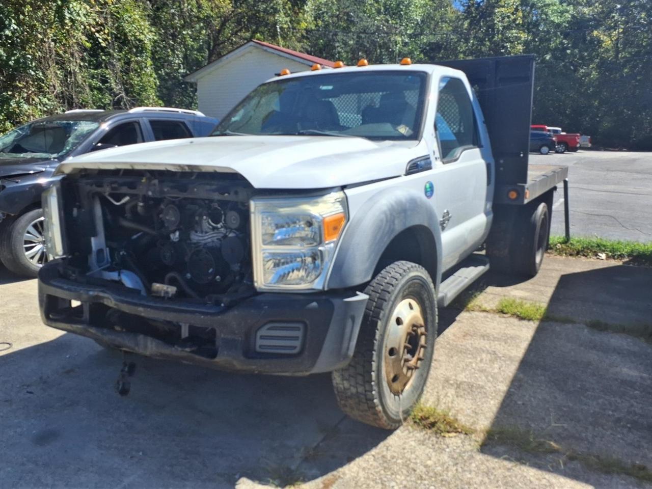 Ford Super Duty F-450 DRW 2WD Reg Cab 141" WB 60" CA XLT 2011