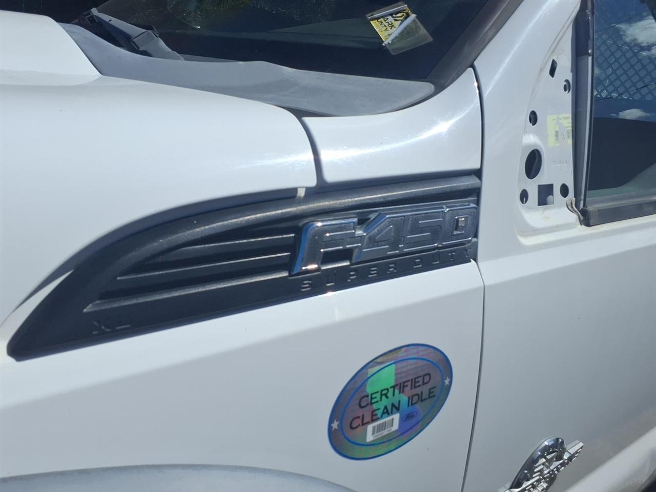 Ford Super Duty F-450 DRW 2WD Reg Cab 141" WB 60" CA XLT 2011