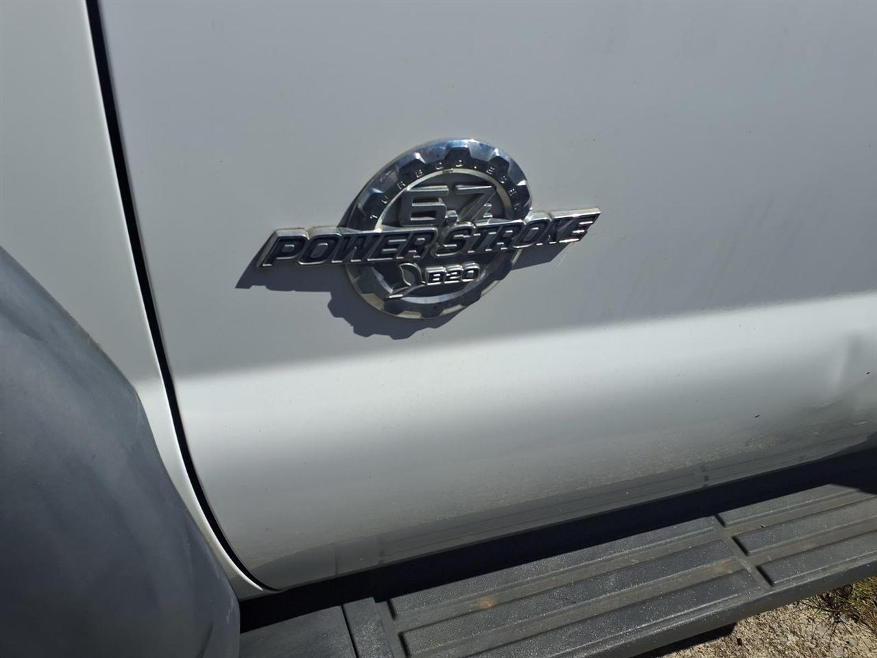 Ford Super Duty F-450 DRW 2WD Reg Cab 141" WB 60" CA XLT 2011