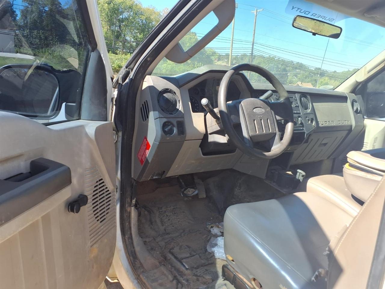 Ford Super Duty F-250 SRW 2WD Reg Cab 137" XLT 2008