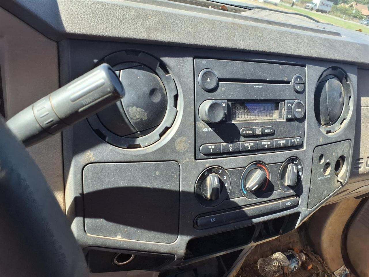 Ford Super Duty F-250 SRW 2WD Reg Cab 137" XLT 2008