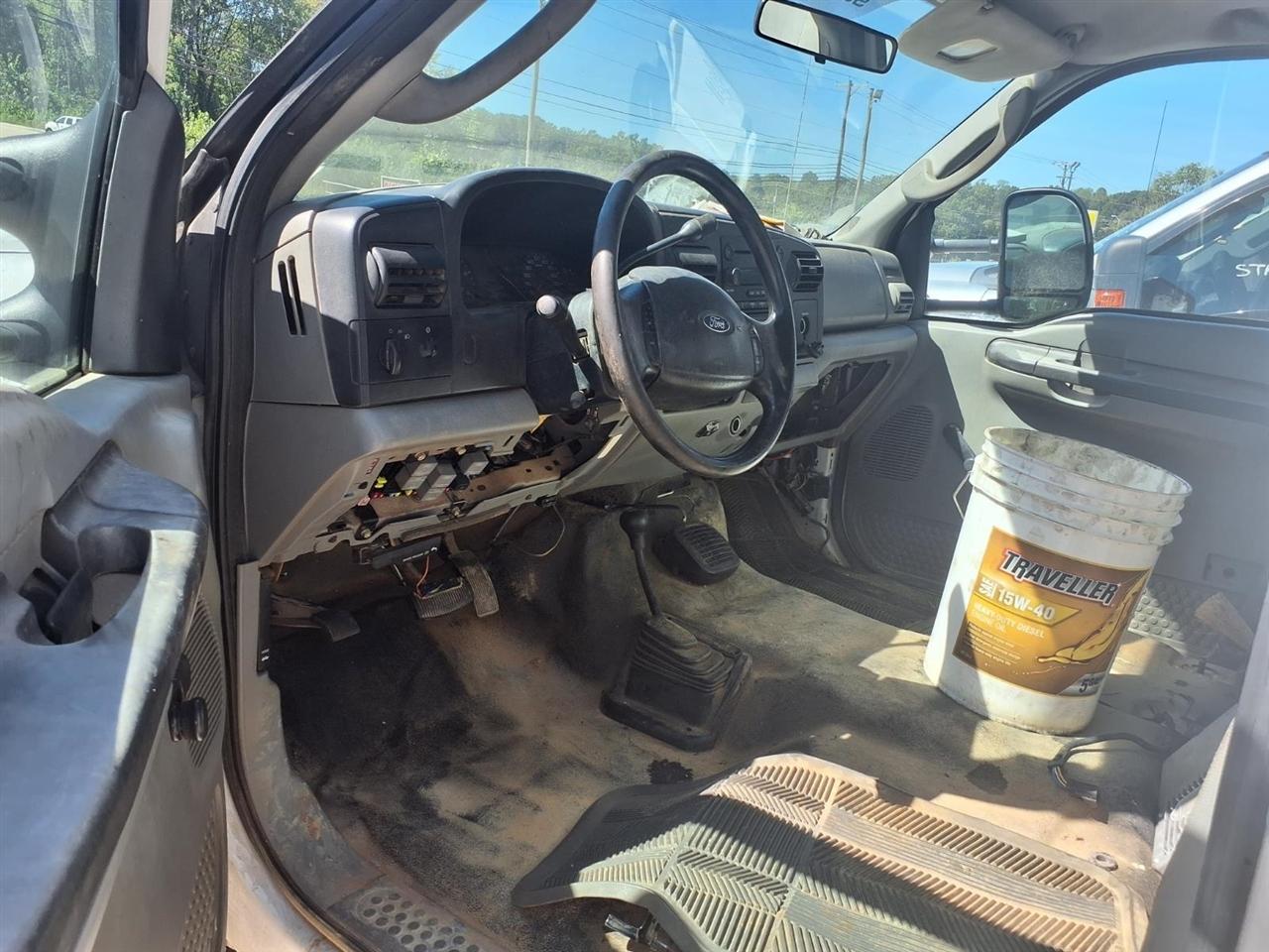 Ford Super Duty F-450 DRW Crew Cab 176" WB 60" CA Lariat 4WD 2005