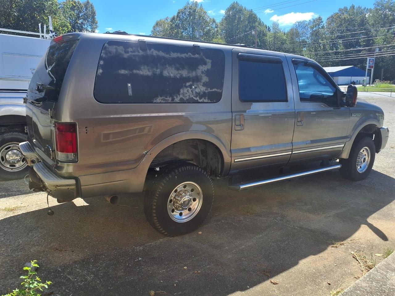 Ford Excursion 137" WB 6.0L Limited 4WD 2005