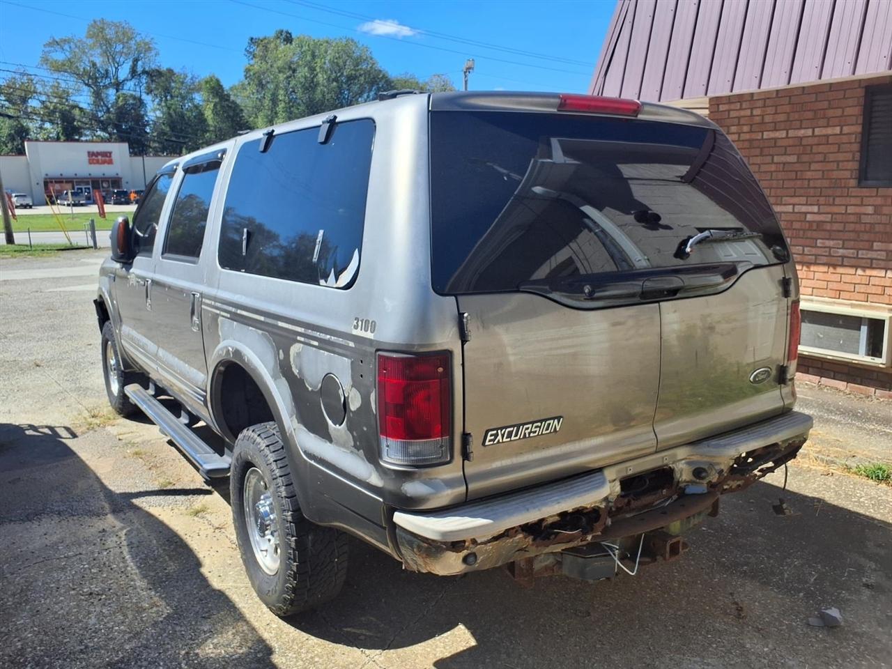 Ford Excursion 137" WB 6.0L Limited 4WD 2005