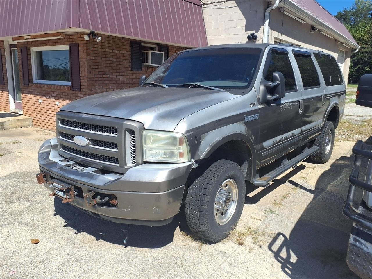 Ford Excursion 137" WB 6.0L Limited 4WD 2005