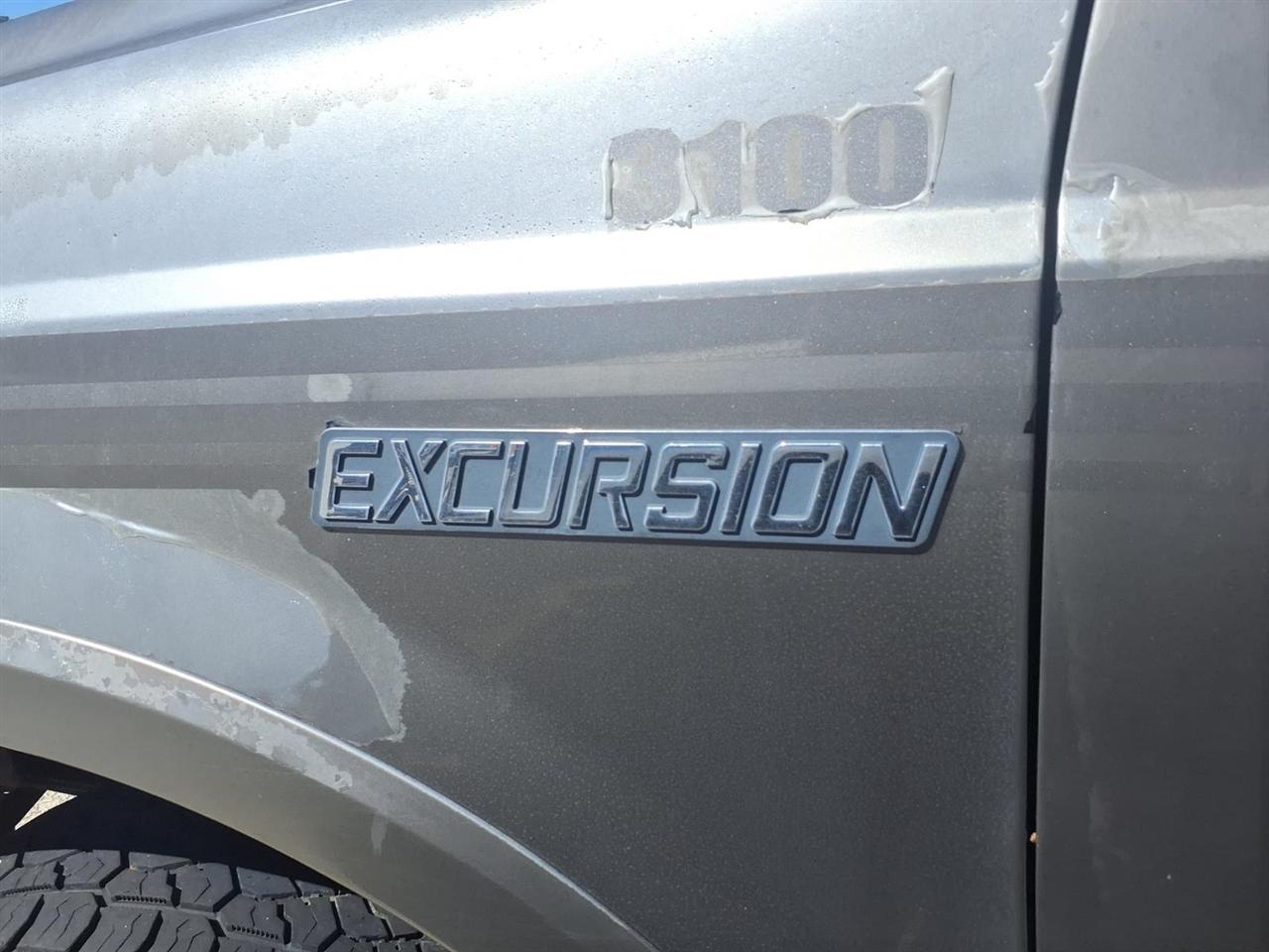 Ford Excursion 137" WB 6.0L Limited 4WD 2005