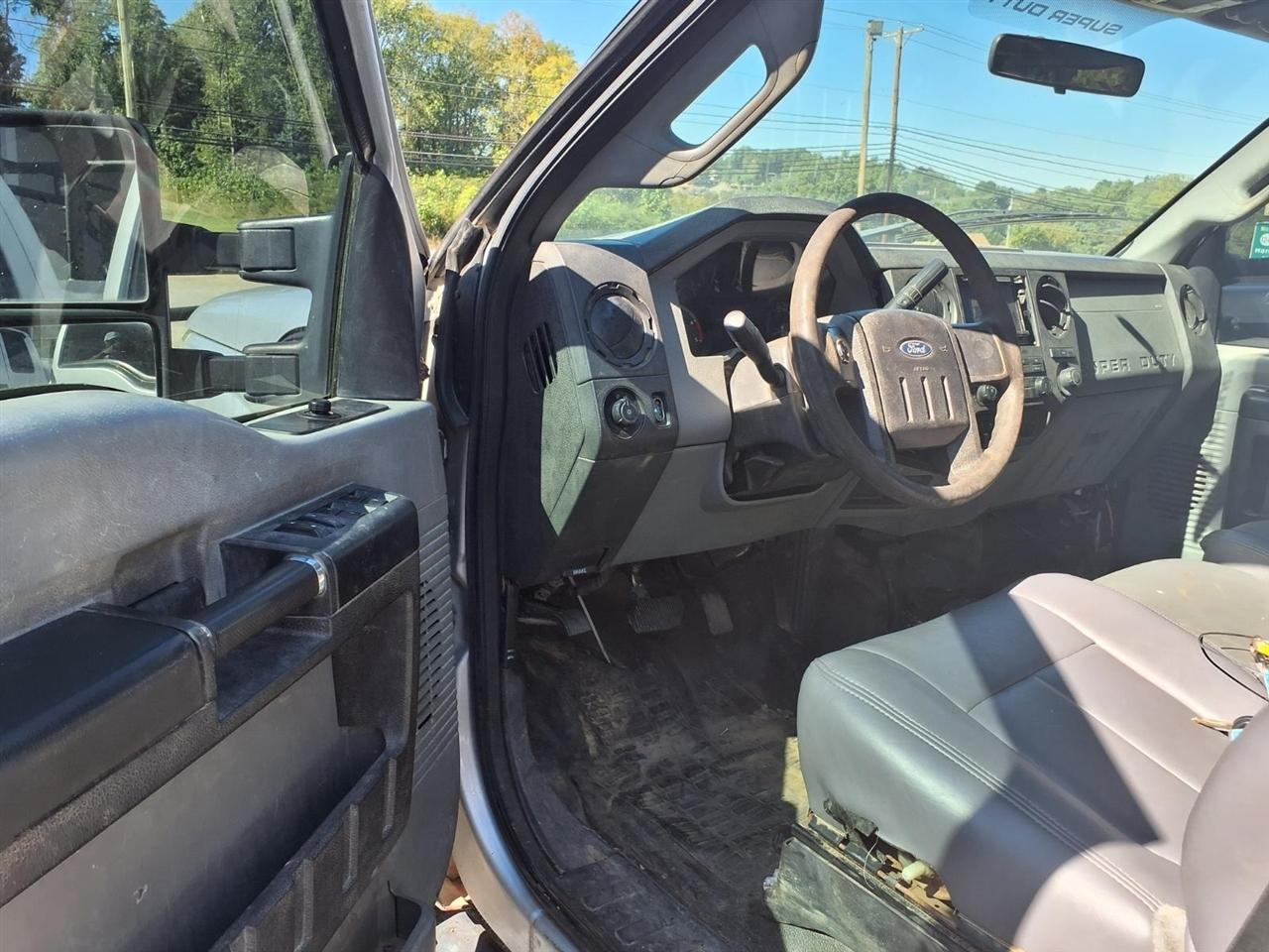 Ford Super Duty F-350 DRW 4WD Crew Cab 172" King Ranch 2012