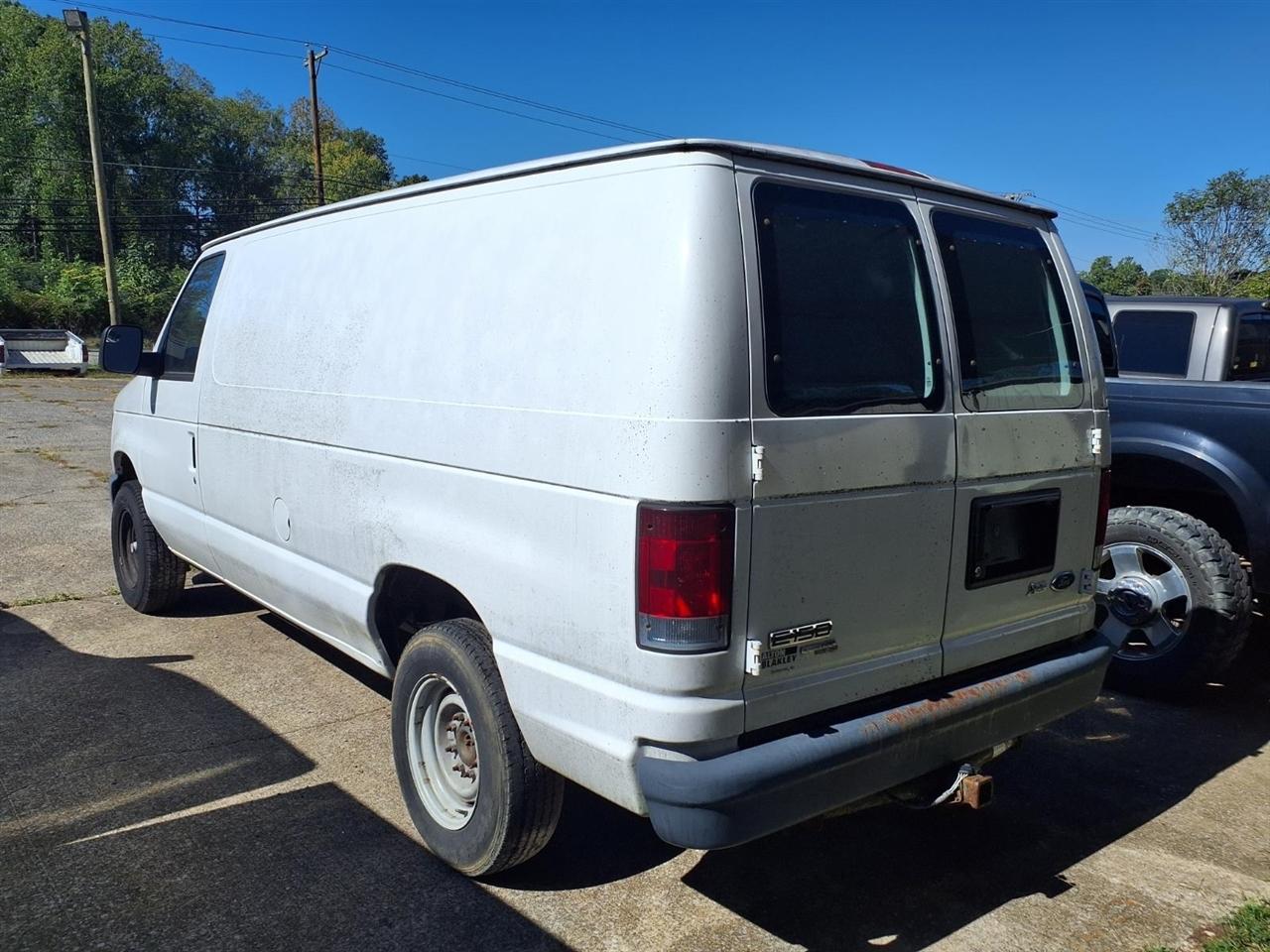 Ford Econoline Cargo Van E-150 Recreational 2011