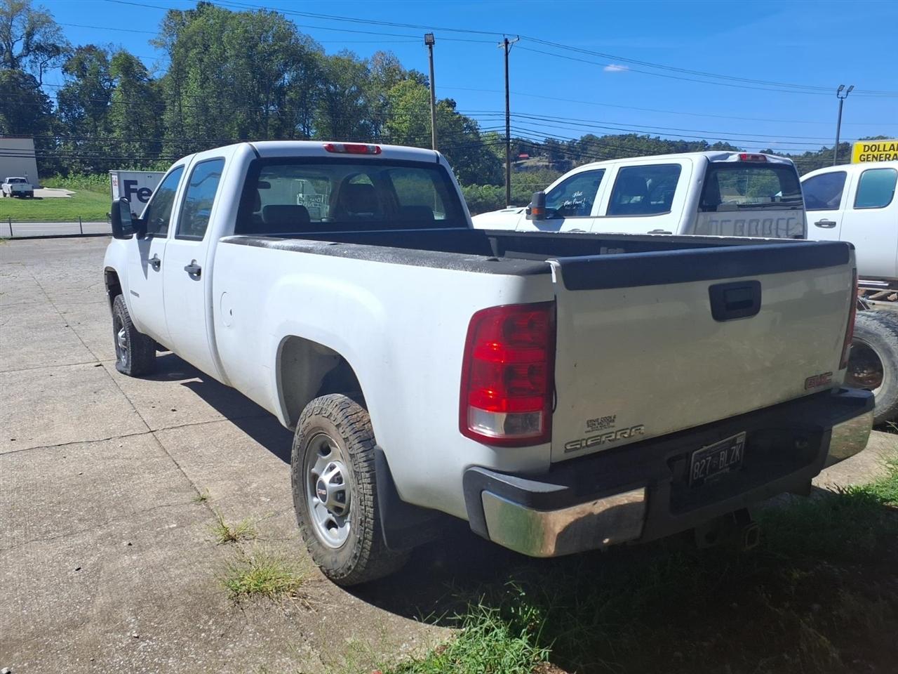 GMC Sierra 2500HD 2WD Crew Cab 167.7" Work Truck 2011