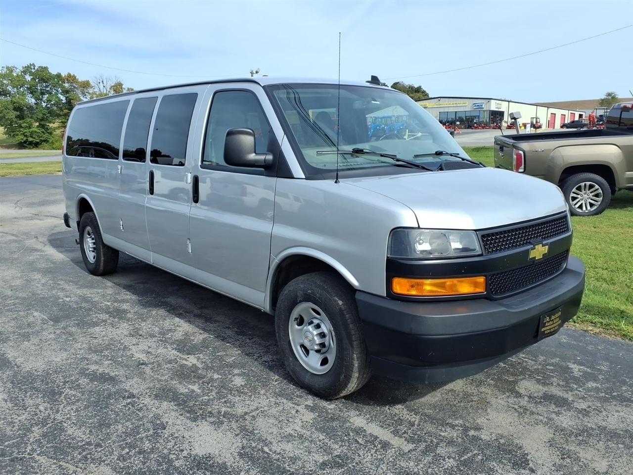 Chevrolet Express Passenger RWD 3500 155" LS 2023