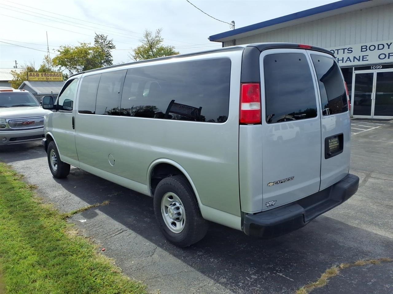 Chevrolet Express Passenger RWD 3500 155" LS 2023