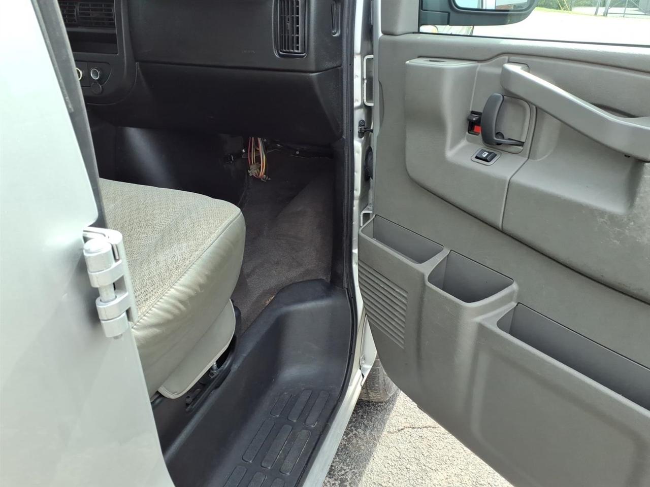 Chevrolet Express Passenger RWD 3500 155" LS 2023