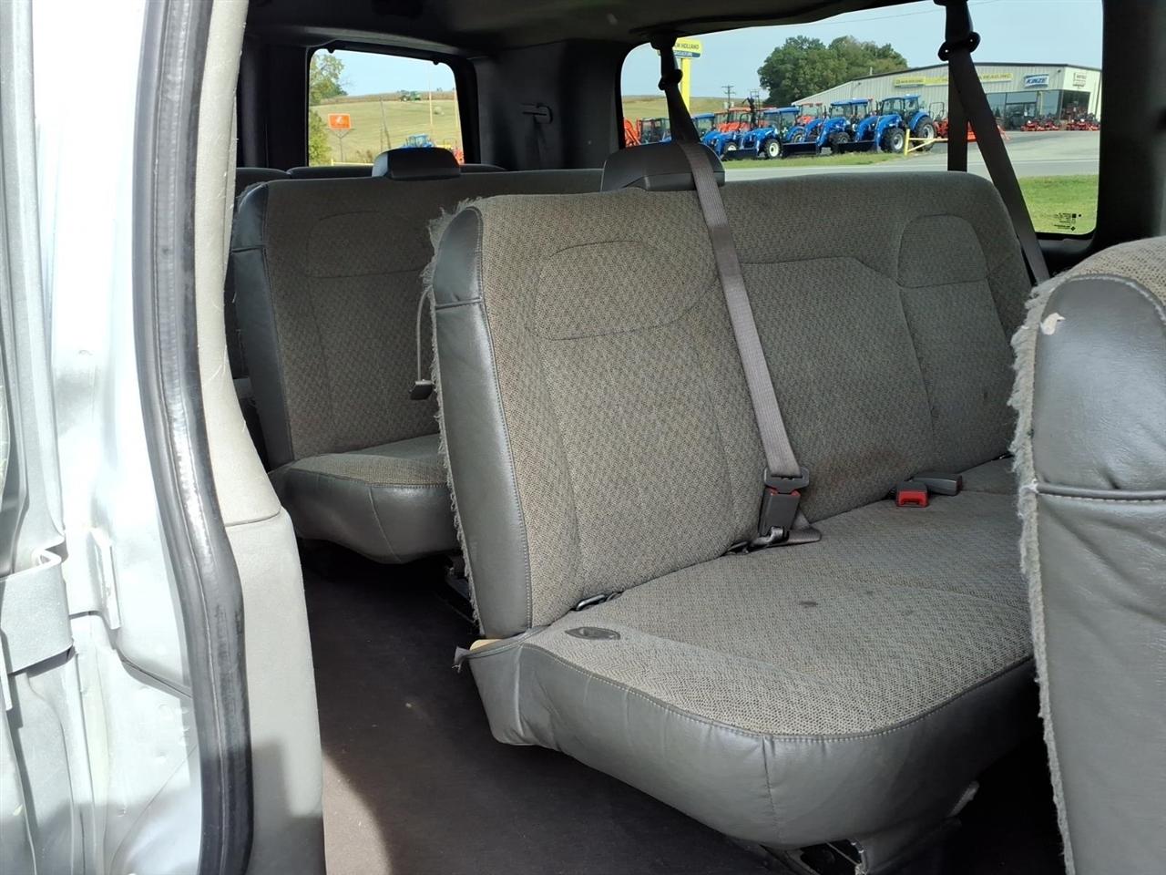 Chevrolet Express Passenger RWD 3500 155" LS 2023